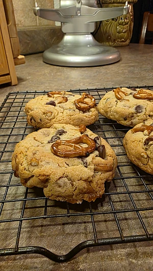 Caramel Pretzel Chocolate Chunk